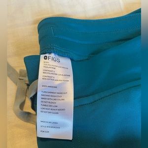 FIGS Caribbean blue size M Zamora scrub pants
